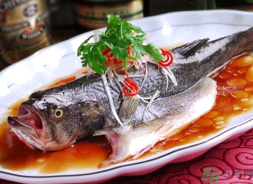 鱸魚和南瓜可以一起吃嗎？鱸魚和南瓜一起吃會(huì)中毒嗎？