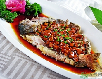 鱸魚和南瓜可以一起吃嗎？鱸魚和南瓜一起吃會(huì)中毒嗎？