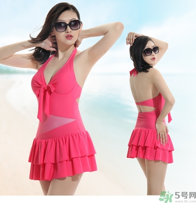 泡溫泉穿什么衣服？泡溫泉穿什么樣的泳衣？