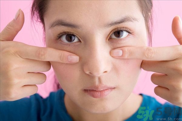 天生腫眼泡怎么消除？天生腫眼泡怎么辦？