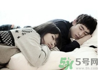 受孕成功后有什么癥狀？早孕試紙一深一淺是懷孕了嗎？