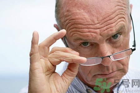 眼睛視力模糊是怎么回事？眼睛視力模糊是怎么辦？