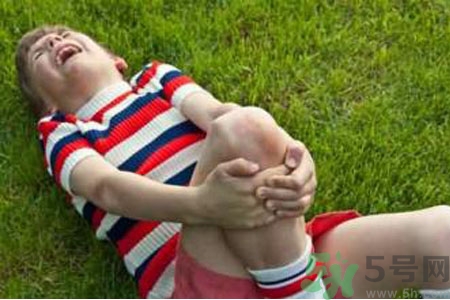 小孩膝蓋疼怎么回事？小孩膝蓋疼怎么辦？