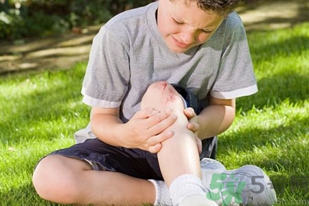 小孩膝蓋疼怎么回事？小孩膝蓋疼怎么辦？