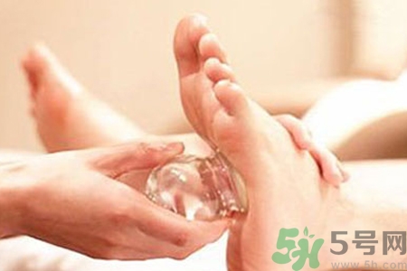 腳底可以拔罐嗎？腳底拔火罐有什么好處？