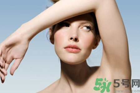 腋毛為什么會(huì)變色？腋毛上有白色附著物怎么回事？