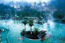 泡溫泉可以穿沙灘褲嗎？泡溫泉要穿游泳褲嗎？