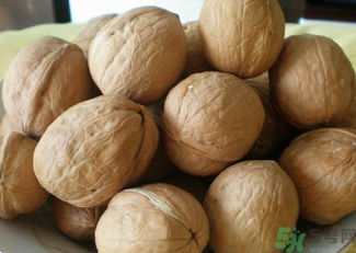 干核桃怎么去皮？干核桃怎么去殼？