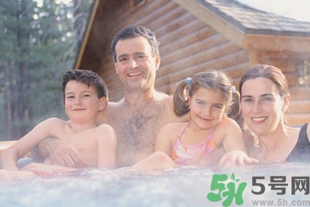 小孩可以泡溫泉嗎？多大的小孩可以泡溫泉？