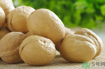 核桃放久了還能吃嗎？核桃放時(shí)間長(zhǎng)了還能吃嗎？
