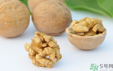 核桃放久了還能吃嗎？核桃放時(shí)間長(zhǎng)了還能吃嗎？