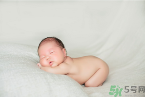 秋天寶寶蓋什么睡覺？秋天蓋什么被子好？