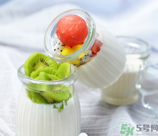 柿子和酸奶能一起吃嗎？柿子和酸奶能一起吃會中毒嗎？