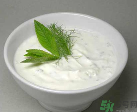 吃完柿子后能喝酸奶嗎？吃完柿子后多久可以喝酸奶？