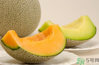 哈密瓜吃多了會(huì)怎么樣？哈密瓜吃多了會(huì)上火嗎？