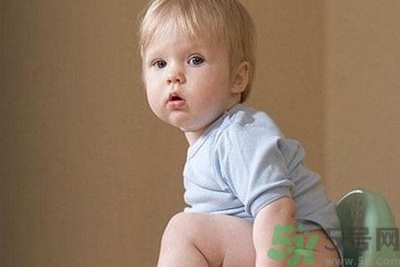 小孩尿黃是怎么回事？小孩尿黃怎么辦？