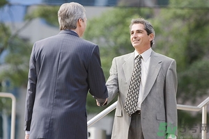 西服的扣子怎么扣?西服扣子的講究 西服的扣子怎么扣?西服扣子的講究