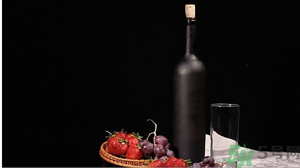 葡萄酒可以用塑料瓶裝嗎？自釀葡萄酒用什么裝比較好？