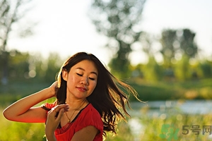 掉頭發(fā)用什么洗發(fā)水最好？掉頭發(fā)用什么洗發(fā)水好？