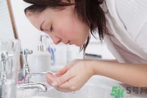 女生皮膚差怎么改善？皮膚差的女生每天應(yīng)該怎樣做