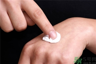 皮膚太干燥怎么辦？皮膚太干燥補水最好的方法如下