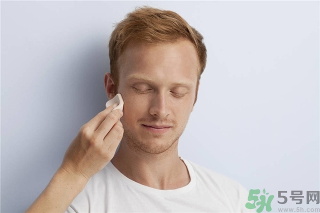 皮膚差的男生怎么洗臉？皮膚差的男生晨起不能用清水洗臉