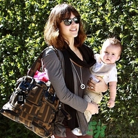 媽媽包哪個(gè)牌子好？媽媽包里面裝什么必備