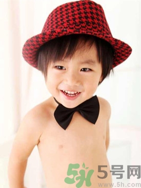 寶寶能吃零食嗎？寶寶吃零食的危害