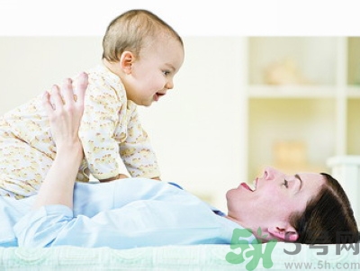 母乳喂養(yǎng)的好處有哪些？母乳喂養(yǎng)怎么知道寶寶吃飽了沒？