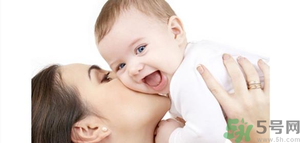 母乳喂養(yǎng)的好處有哪些？母乳喂養(yǎng)怎么知道寶寶吃飽了沒？