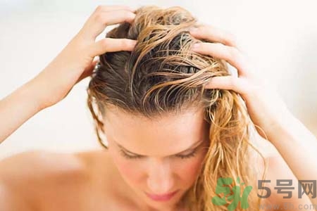 秋天頭發(fā)油膩用什么洗發(fā)水好？