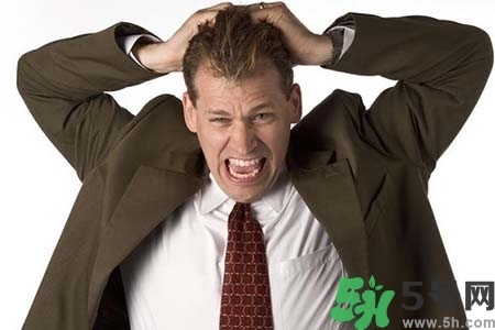 頭發(fā)油膩掉發(fā)怎么辦？頭發(fā)油膩掉發(fā)怎么回事？