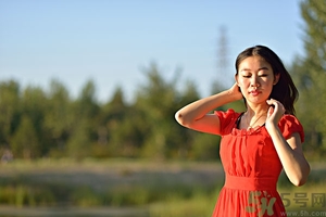 頭發(fā)枯黃稀少怎么辦？頭發(fā)又黃又少怎么辦？