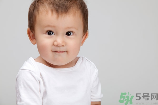 寶寶掉頭發(fā)是什么原因？寶寶掉頭發(fā)是怎么回事？