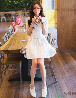 十月份可以穿裙子嗎？十月份穿什么衣服合適？