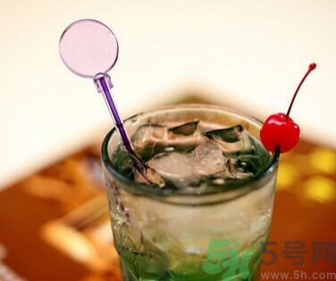 孕婦能喝碳酸飲料嗎？孕婦喝碳酸飲料對胎兒有影響嗎？