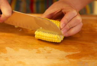 新鮮玉米怎么剝粒？怎么剝新鮮玉米？