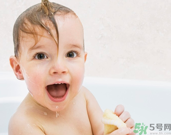 秋天寶寶需要每天洗澡嗎？秋天寶寶多久洗一次澡？