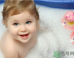 秋天寶寶需要每天洗澡嗎？秋天寶寶多久洗一次澡？