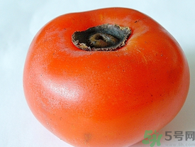 新鮮柿子皮可以吃嗎？吃了柿子皮怎么辦？