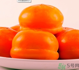 吃柿子后多久可以吃螃蟹？吃柿子后吃螃蟹會(huì)怎樣？