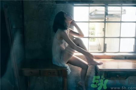 處女第一次緊張?jiān)趺崔k？處女第一次都會(huì)出血嗎？