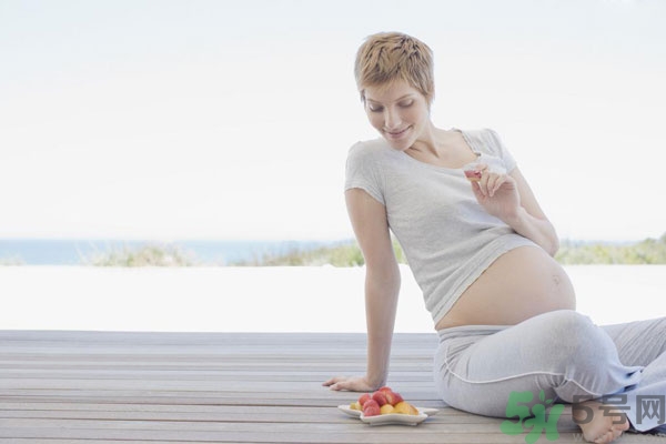 孕婦能喝碳酸飲料嗎？孕婦喝碳酸飲料對胎兒有影響嗎？