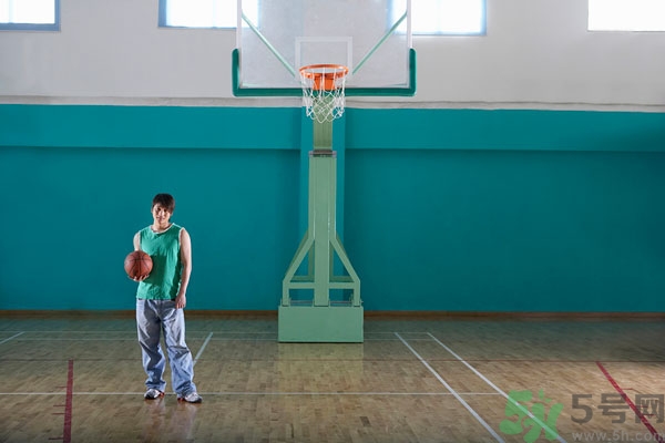 打籃球腿抽筋怎么辦？打籃球小腿抽筋怎么辦？