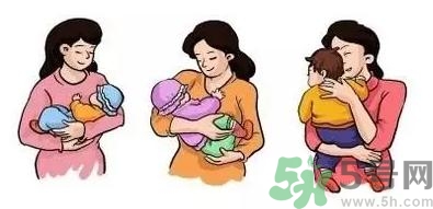 寶寶躺著好還是抱著好？新生寶寶怎么抱？