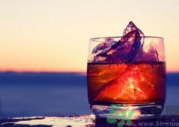 孕婦能喝碳酸飲料嗎？孕婦喝碳酸飲料對胎兒有影響嗎？