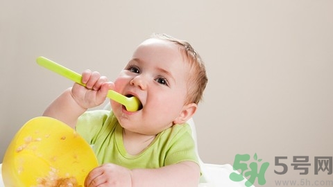 新生兒濕疹可以用爐甘石洗劑嗎？新生兒濕疹的護(hù)理措施