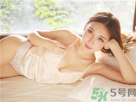 處女第一次緊張?jiān)趺崔k？處女第一次都會(huì)出血嗎？