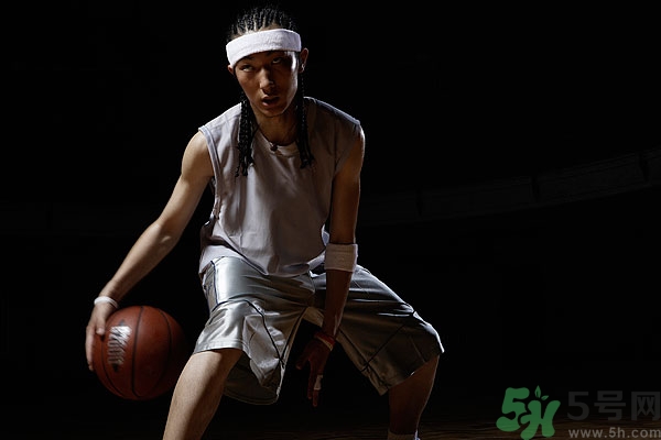 打籃球腿抽筋怎么辦？打籃球小腿抽筋怎么辦？