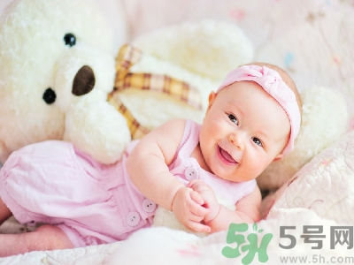 新生兒冬天蓋什么被子？新生兒蓋被子蓋到什么位置？